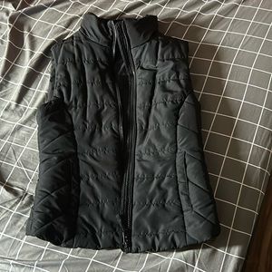 Black puffer vest women